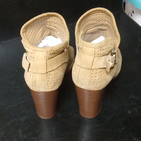 Sam Edelman size 6, Tan Suede peep toe with 3 1/2" block heels - Picture 4 of 6